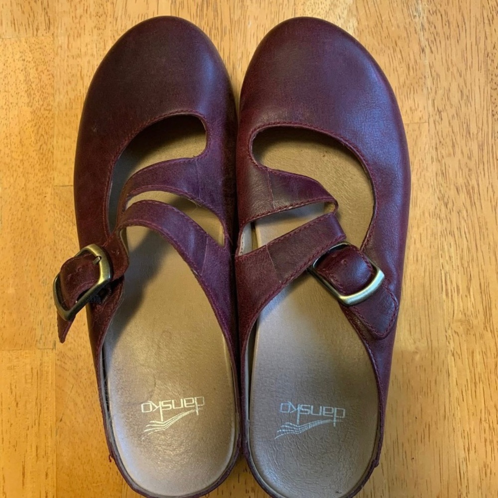Dansko Women's Maroon Leather Flats